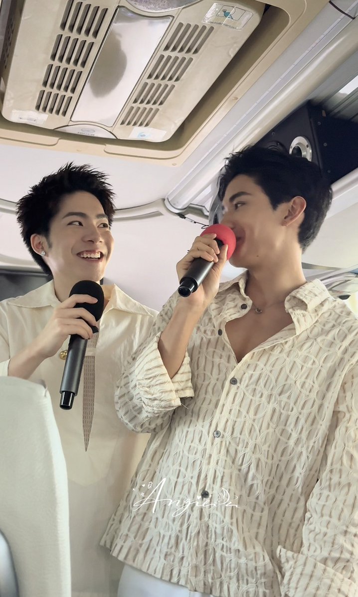 angiehappiezone's tweet photo. So cute 555555
Two shy person😹 (cause many of us are inter fans so they try to say something in English)

#BareNoteTripxNetJJ #NetJJ https://t.co/z7GOkzC82n