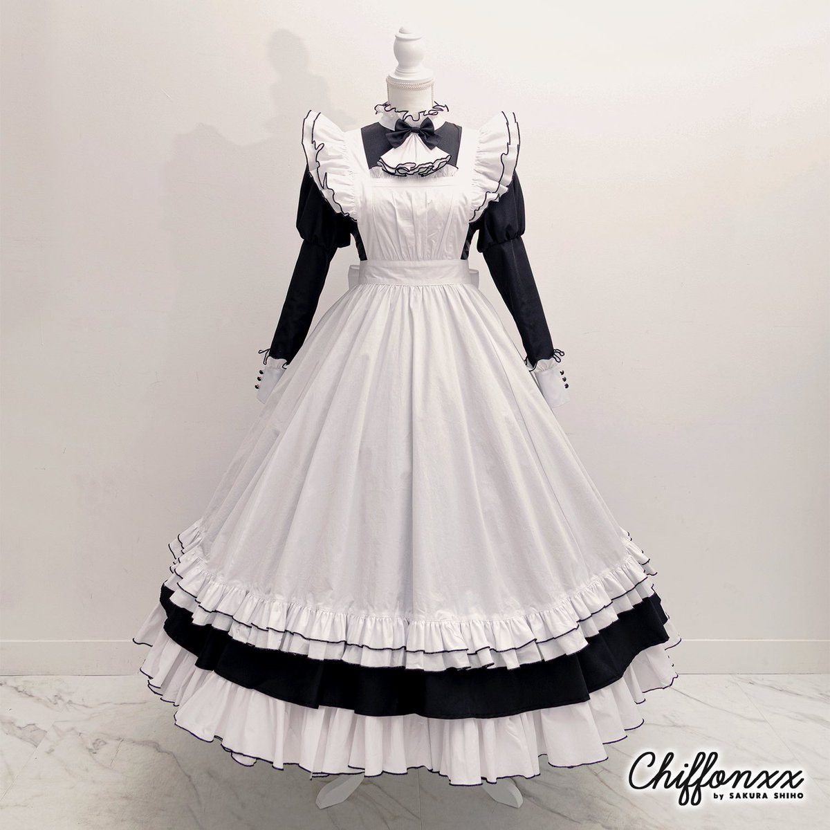 _shihoncake_'s tweet photo. Chiffonxx オリジナルメイド服
牡蠣 × メイド『 OYSTER WHITE 』
通常販売のお知らせ 🦪🖤🫧

10/24(土) 13:00～
Mサイズ / Lサイズ / 少量限定

BOOTHにて #牡蠣メイド の通常販売開始予定です🎀商品ページも是非ご覧ください。
※サンプルより丈が長くなっております。

リンクはツリーに↓ https://t.co/6scPRaC586