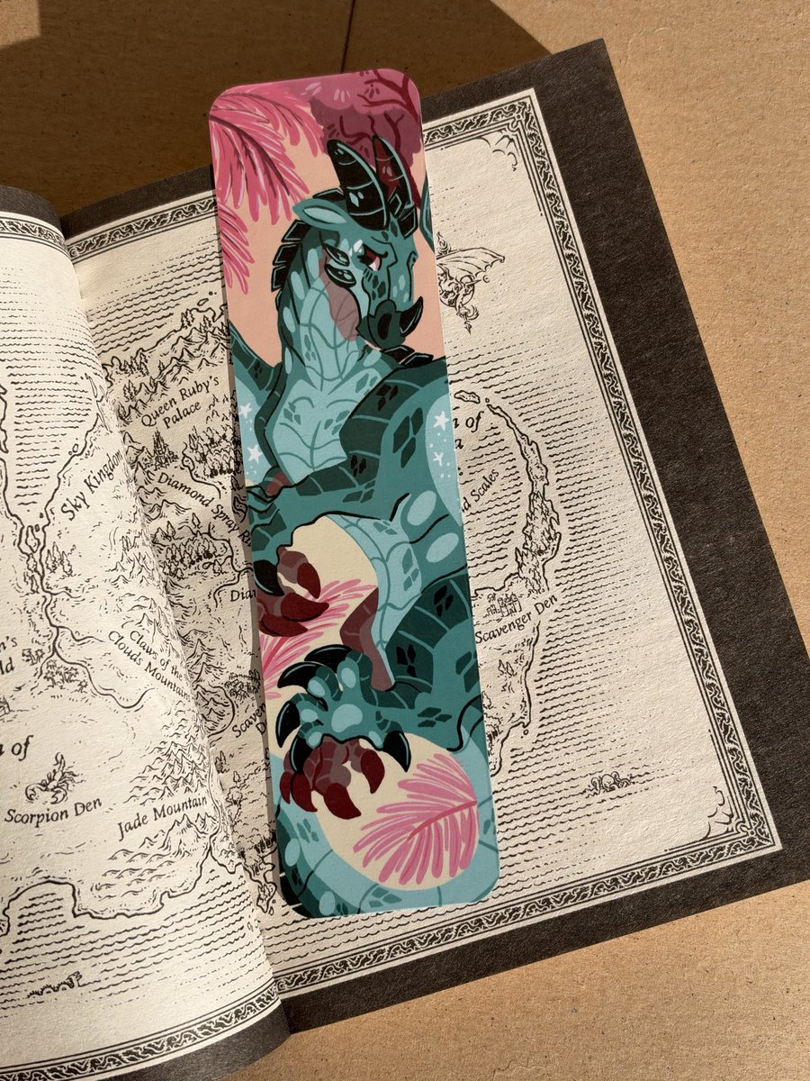 george_scribble's tweet photo. Qibli and Moon Bookmark are now up for grabs! ☀️🐉🌕

I apologize for the delay. These took a lot longer than I anticipated.

https://t.co/yJENW9ZAny

#wingsoffire #wof #dragon #bookmark #digitalart https://t.co/95jzFftg0T