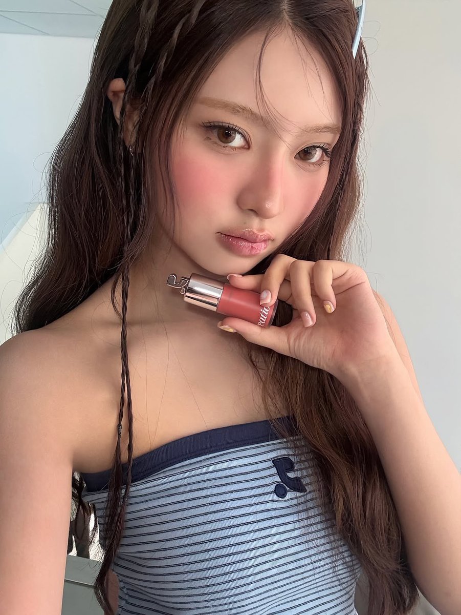 kwavhaum's tweet photo. I love how beauty campaigns allow me to play with different moods while still feeling like myself. One moment I am giving a soft and sweet expression, and the next I am trying something a little more playful. https://t.co/FZTa3zYLXe