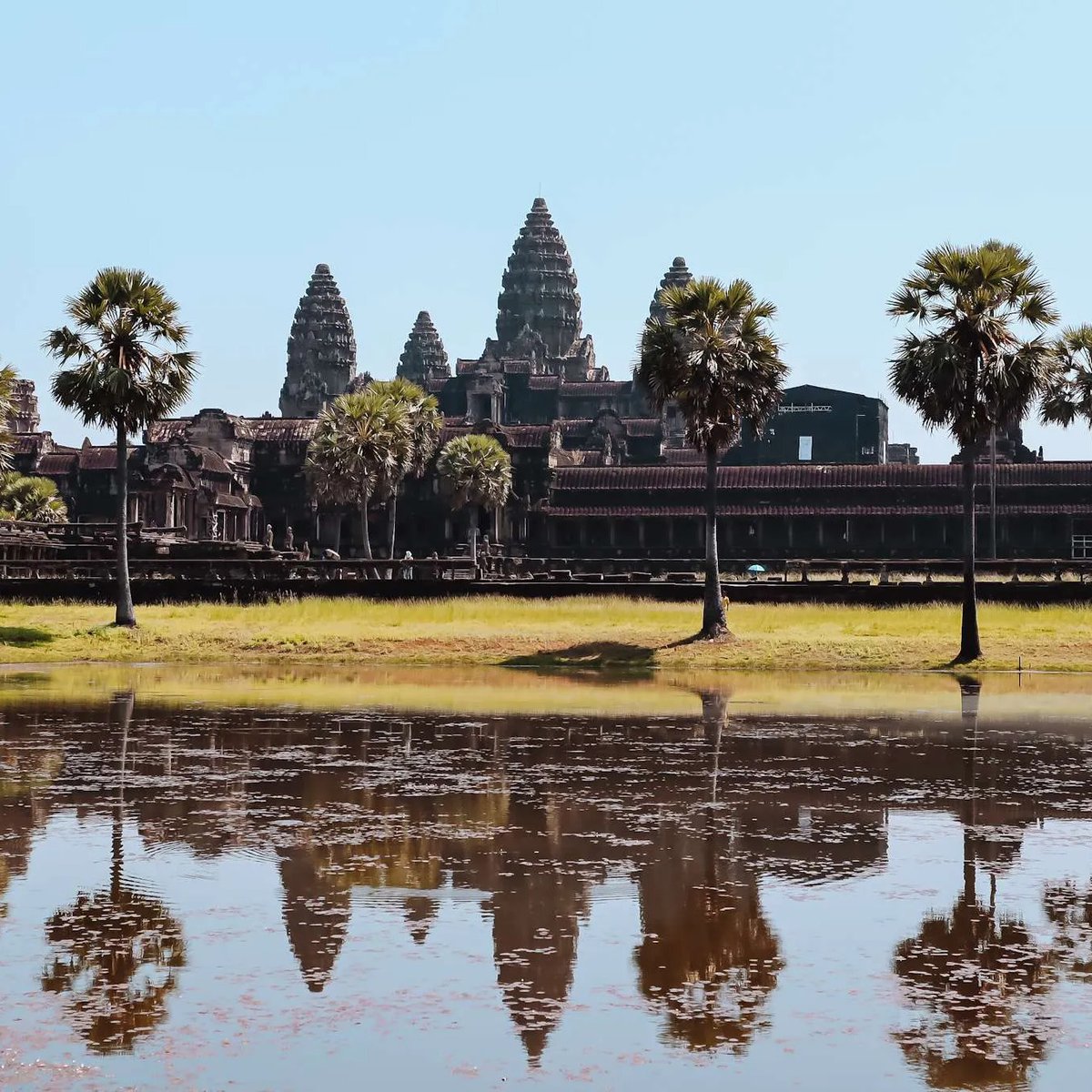 freiva's tweet photo. Angkor Wat visitors: APSARA Authority now enforces stricter dress codes. Costumes that don’t accurately reflect authentic Khmer heritage may be denied entry. Planning traditional photos? Confirm your rental outfit meets recognized Khmer standards. https://t.co/yTBRZ2aFcP