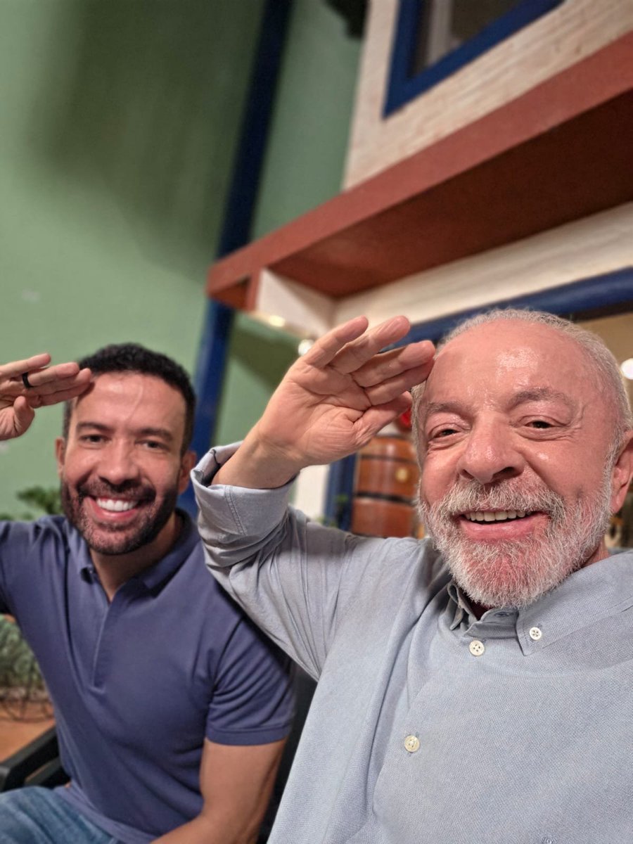 Tha678902's tweet photo. Que momento lindo, emocionante e histórico!!
Que honra lutar pela democracia que honra ter visto Lula como presidente e vai continuar!!!
#LulaAoVivoComSeuExercito https://t.co/nqE78kXf97