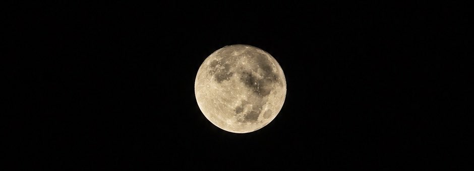 iSarad7's tweet photo. ونام القمر في وسادتك ناااااام https://t.co/TA1C0KE5oh