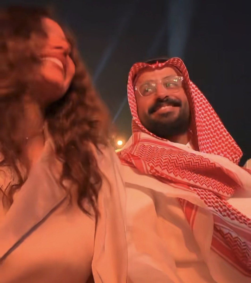 deardiaryrr's tweet photo. إلهام مستمتعه بحفلة فضل شاكر و خالد مستمتع يتأمل إلهام
ماشاءالله عسل he can’t control it وافهمه جدًا https://t.co/de04ORnamz