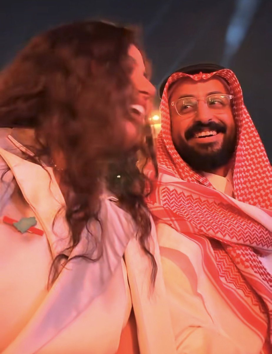 deardiaryrr's tweet photo. إلهام مستمتعه بحفلة فضل شاكر و خالد مستمتع يتأمل إلهام
ماشاءالله عسل he can’t control it وافهمه جدًا https://t.co/de04ORnamz