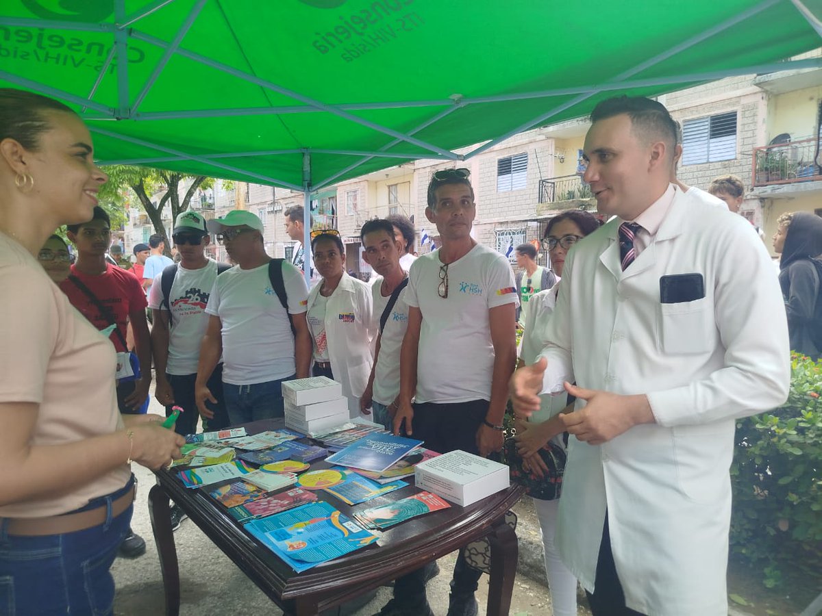 E_Rectora's tweet photo. #LasTunas 
La máxima dirección de la @UJCdeCuba intercambia con jóvenes tuneros en el contexto de la activación de la #RedJuvenilComunitaria 
#CubaEstáFirme 
#CubaNoEsUnaAmenazaElBloqueoSí 
@PartidoPCC 
@DrRobertoMOjeda 
@LorenzoOsbel https://t.co/A1JQo9aTfp