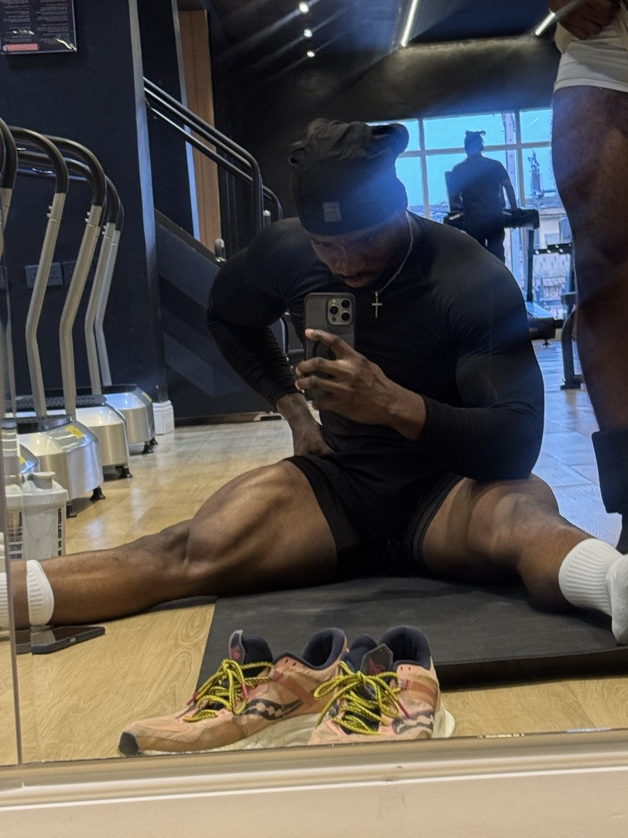 LoveNaScamm's tweet photo. Leg day bay
#Prabhas https://t.co/1xxDxDsDKx