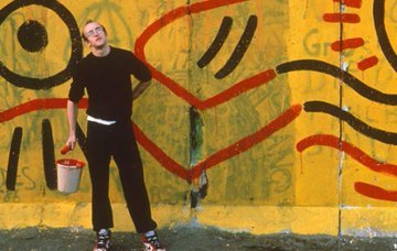 NathanFrancis__'s tweet photo. 40 Anniversary 🎨 #OTD in #Art #History 23 October 1986, artist #KeithHaring was commissioned to paint a mural on the Berlin Wall by Checkpoint Charlie Museum. Haring completed the 300-foot-long mural in around four hours on the same day. https://t.co/R5CKMAjKeT