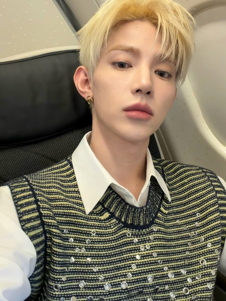 sunghaobin's tweet photo. have a safe flight zhang hao 🥹🥹 https://t.co/L7RSvuoLsG