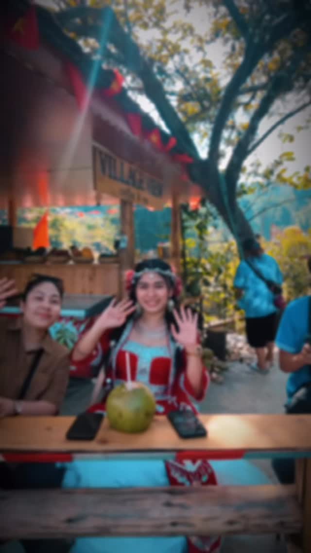 IanMiOchoaar4's tweet photo. Lái xe Sapa không chỉ đưa đón mà còn là hướng dẫn viên bản địa và nhiếp ảnh gia. Bạn cứ tận hưởng cảnh đẹp, ảnh và video đáng nhớ đã có chúng tôi lo. Đi Sapa, mang về trọn vẹn kỷ niệm. https://t.co/Vw0RdDpg5U