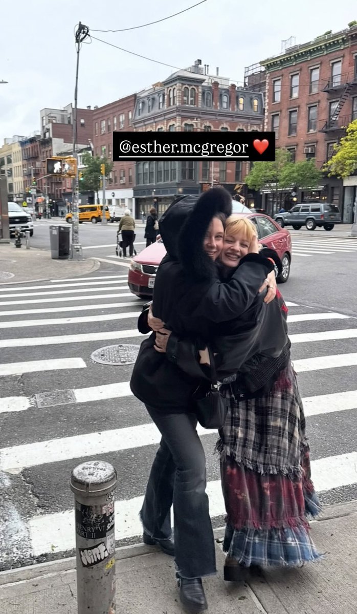 esthermcgbra's tweet photo. LINDAS! Blu Jadey compartilhou novas/antigas fotos com Esther McGregor. https://t.co/bc23ZbOT78