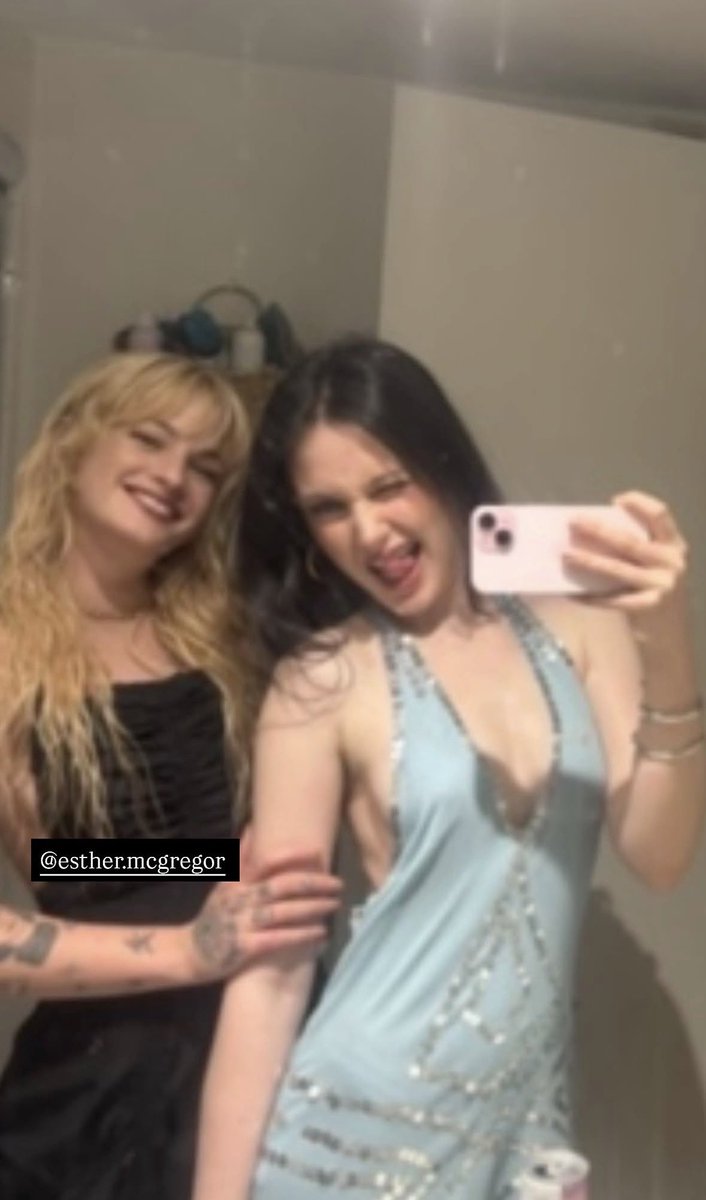esthermcgbra's tweet photo. LINDAS! Blu Jadey compartilhou novas/antigas fotos com Esther McGregor. https://t.co/bc23ZbOT78
