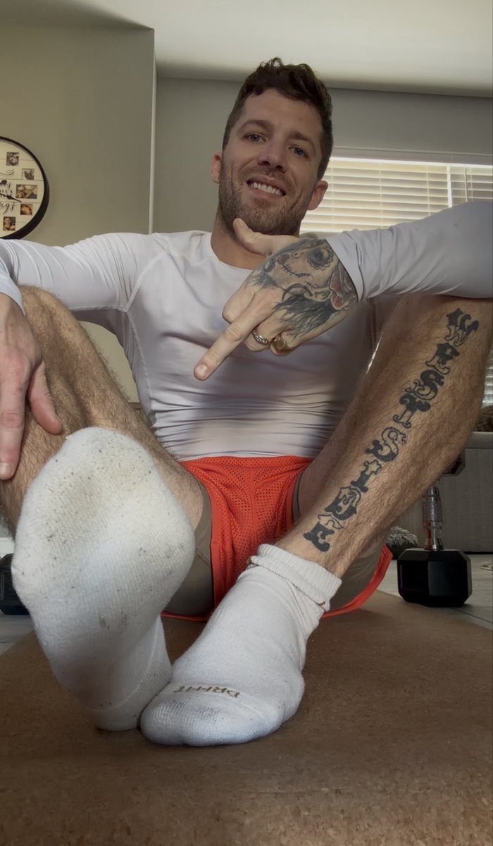 bbad4real's tweet photo. The socks are still too white for your services. I’ll let you know when they’re dirty, disgusting and showing MY superior foot prints on the soles😈🧦 https://t.co/pug41uhMuB