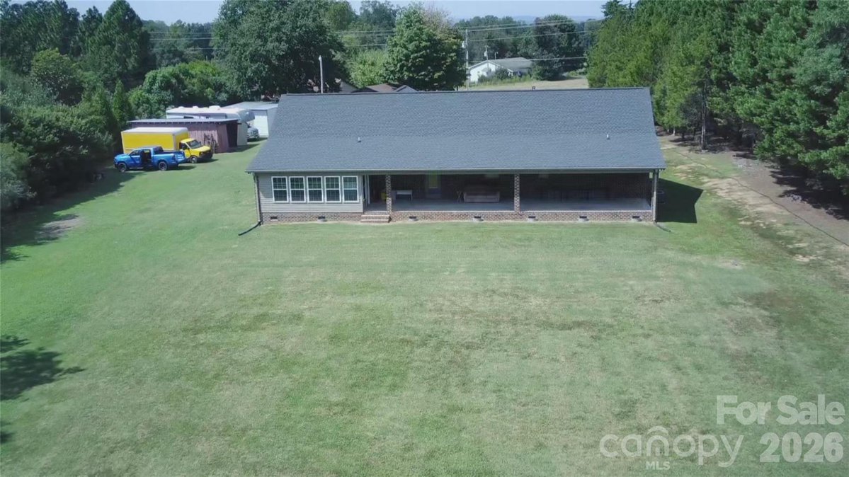 JanicePeeler's tweet photo. Do you know someone looking for a great property in Lincolnton? Please pass this along! #HereToHelp https://t.co/dxKLaSTAZ7