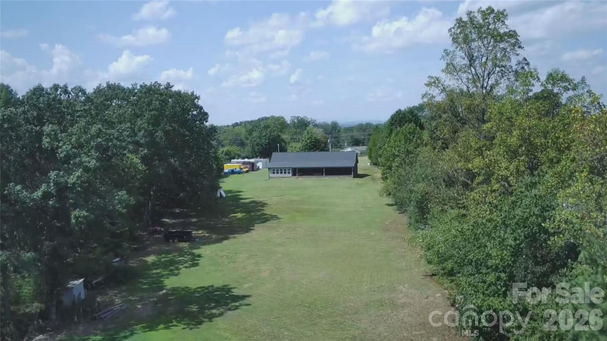JanicePeeler's tweet photo. Do you know someone looking for a great property in Lincolnton? Please pass this along! #HereToHelp https://t.co/dxKLaSTAZ7
