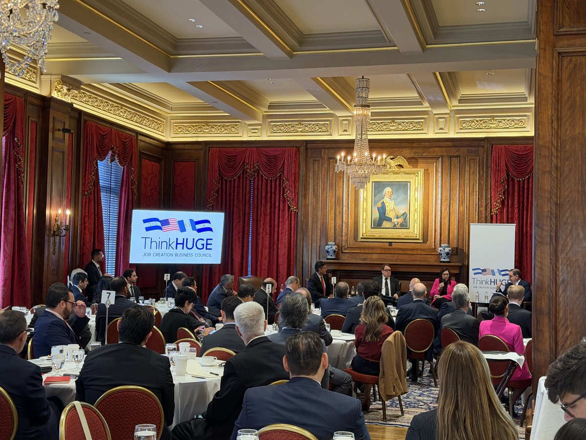 MilenaMayorga's tweet photo. En mi agenda de promoción de país, participé en la reunión anual de HUGE, una organización que agrupa al sector privado de El Salvador, Honduras, Guatemala y Estados Unidos.

Durante el encuentro, realizado en Washington, D. C., se fortalecieron las relaciones y se impulsó el diálogo para promover oportunidades de inversión, estrechar los vínculos comerciales y fomentar el desarrollo económico regional. 🇸🇻🤝🇺🇸
@huge_council