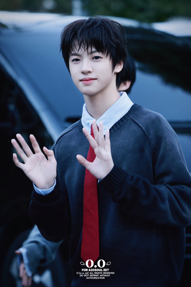 dontcallmeplz3's tweet photo. 261023
KBS출근
🥺🖐🏻
#A2OSOUL #ZET #제트 https://t.co/8h7arNQ4wK