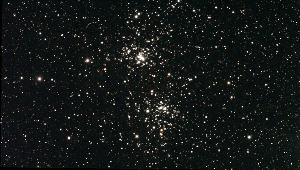 hkrm2048's tweet photo. ペルセウス座の散開星団(NGC869,NGC884) - 2026/10

NGC869：7600光年、視等級3.7
NGC884：7500光年、視等級3.8
 「ペルセウス座二重星団(h-χ星団)」と呼ばれる｡  

BORG36ED,NeptuneCⅡ,Gain:425,14.0s×15 LiveStack https://t.co/FAPPb6Vlnd