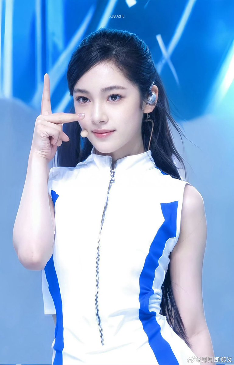 A2Opics's tweet photo. Red❤️                                     Blue💙 https://t.co/oA5ieUU50j