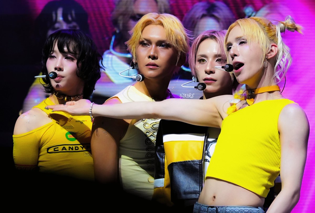 yeol__fox's tweet photo. 2026.10.17☾.˖⋆
XLOV ASIA TOUR
Serving-X IN OSAKA 

❤️🩷🩵💛

#XLOV #엑스러브 #エクブ　
#WUMUTI #우무티 #ウムティ #吾木提
#RUI #루이 #ルイ #陳冠叡 #陈冠叡
#HYUN #현 #ヒョン
#HARU #하루 #ハル #暖琉 https://t.co/Wwj6wiiHZk