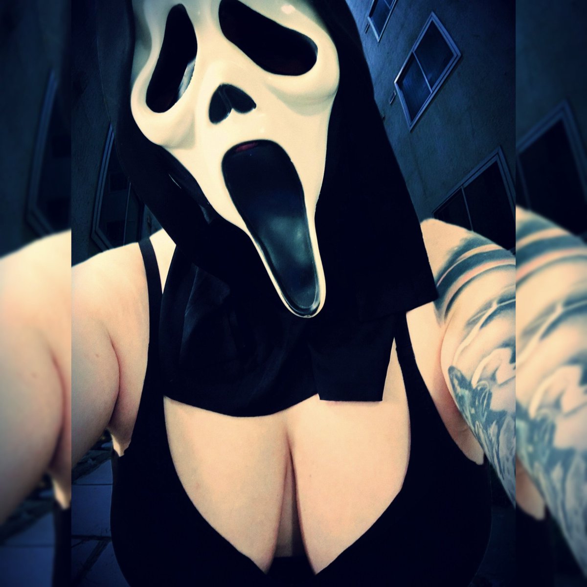 xRHEEPx's tweet photo. I'll be the shadow you'll be the light 
#ghostface #ghostfacegirls #horror #horrorgirls #gamergirls #nsfw #onlyfans https://t.co/URMWQrQRES