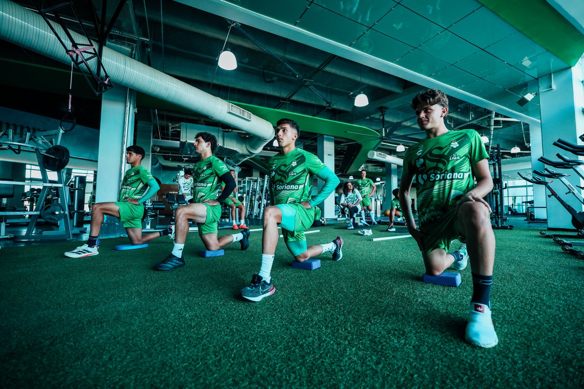 ClubSantos's tweet photo. Enfocados y trabajando en el siguiente partido. 🇳🇬⚔️ https://t.co/ImxvPp47nz