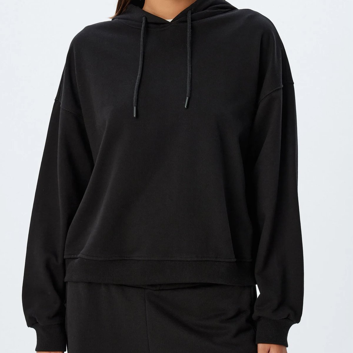 MazikNWHaynefCs's tweet photo. Hoodie Koton me super ulje: nga 2000 lekë vetëm 1500 lekë. Material cilësor, nuk pushavitet. Masa XS-S. https://t.co/7FK60p1yFu