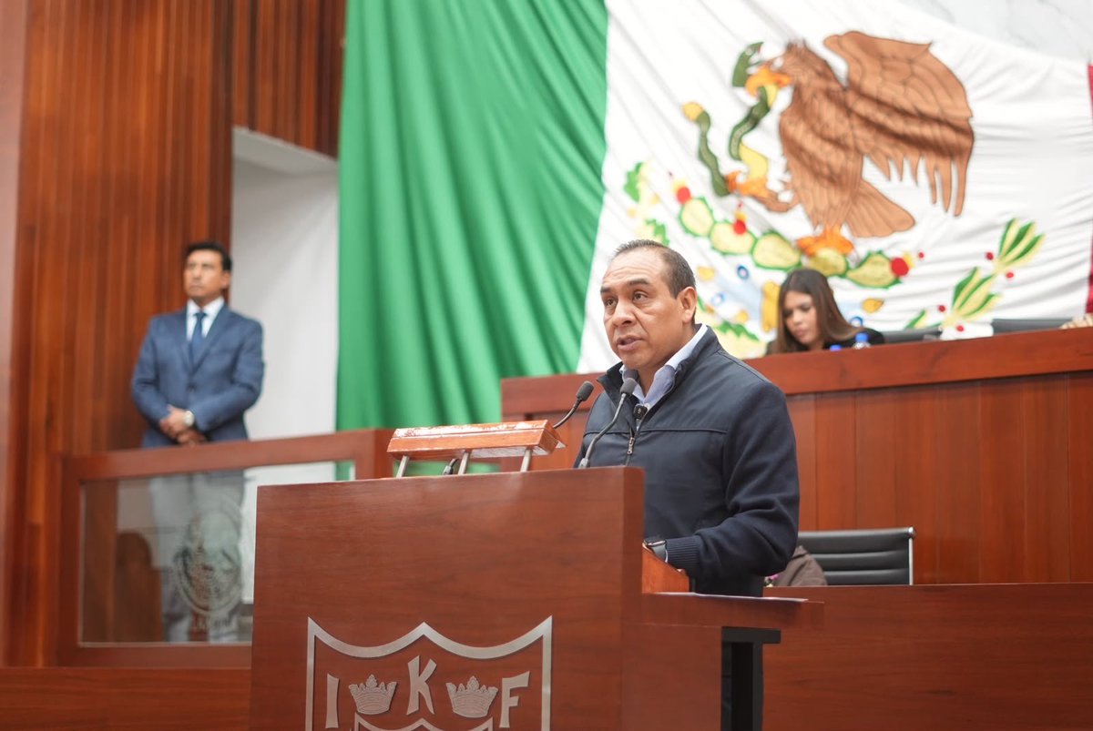 385Grados's tweet photo. 📢 Propone Miguel Ángel Caballero reconocer a las abejas como insectos de utilidad primordial en #Tlaxcala 🐝💛

📲https://t.co/bWL8lmeaRt https://t.co/hj1QBX6zss