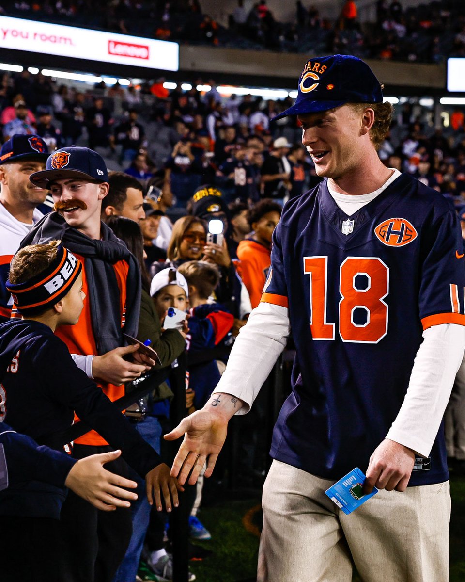 ChicagoBears's tweet photo. Chicago showin' out 🤩 https://t.co/ZB3emPLEzM