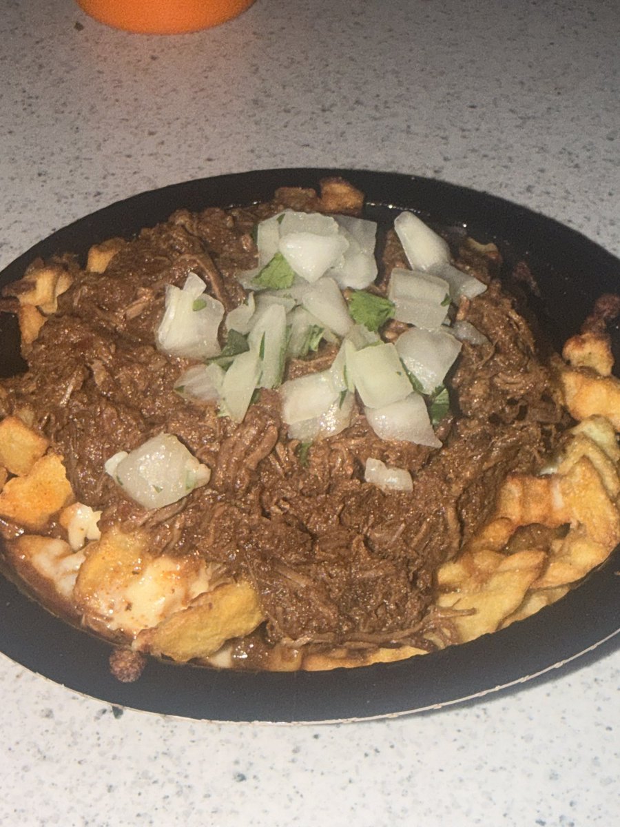 Jaycob's tweet photo. Birria Pizza Fries keeping me warm tonight. #HHN35 https://t.co/Mmh7MbVDvg