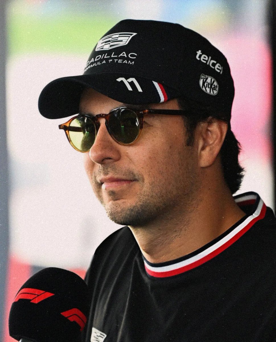 Checo_kingdom's tweet photo. Las gafas de ratita ya son permanentes, verdad?

#mediaday 🎤🤝🏻 https://t.co/JI6MYoEAdE