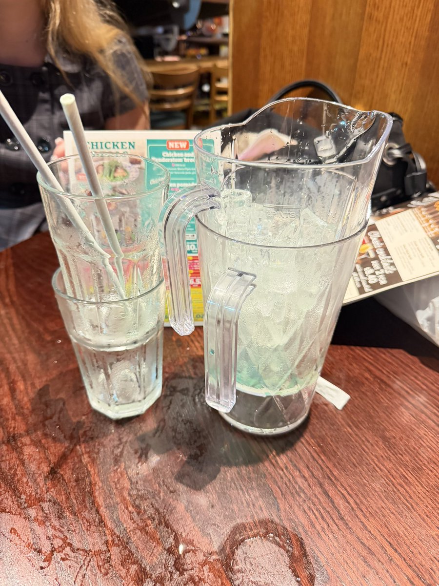 orenjujuu's tweet photo. thirsty boy https://t.co/gIidkshjir