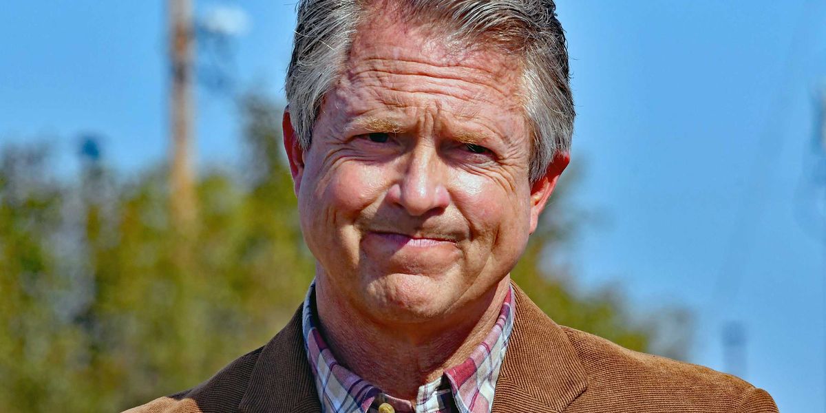 AlterNet's tweet photo. Sen. Roger Marshall (R-KS) has already aroused controversy for his closeness to President Donald Trump and allegedly harassing poor patients when he was a doctor. Now a conservative newspaper is adding a new controversy to his list — supporting a supposedly "left-wing, tax-and... https://t.co/nHz7IrEKdK