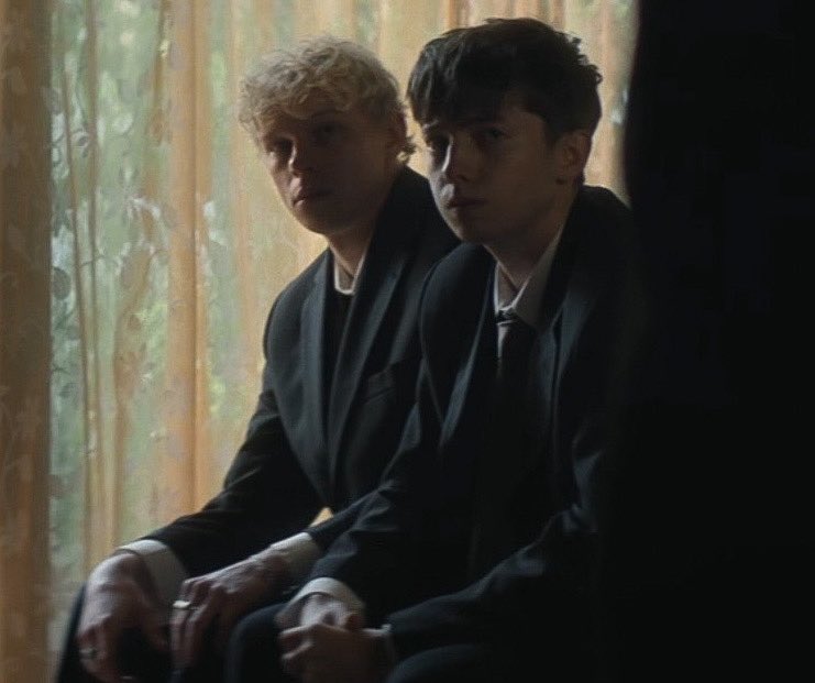 clubleviticus's tweet photo. that one annoying couple who judges everyone together https://t.co/241LnRjRfa