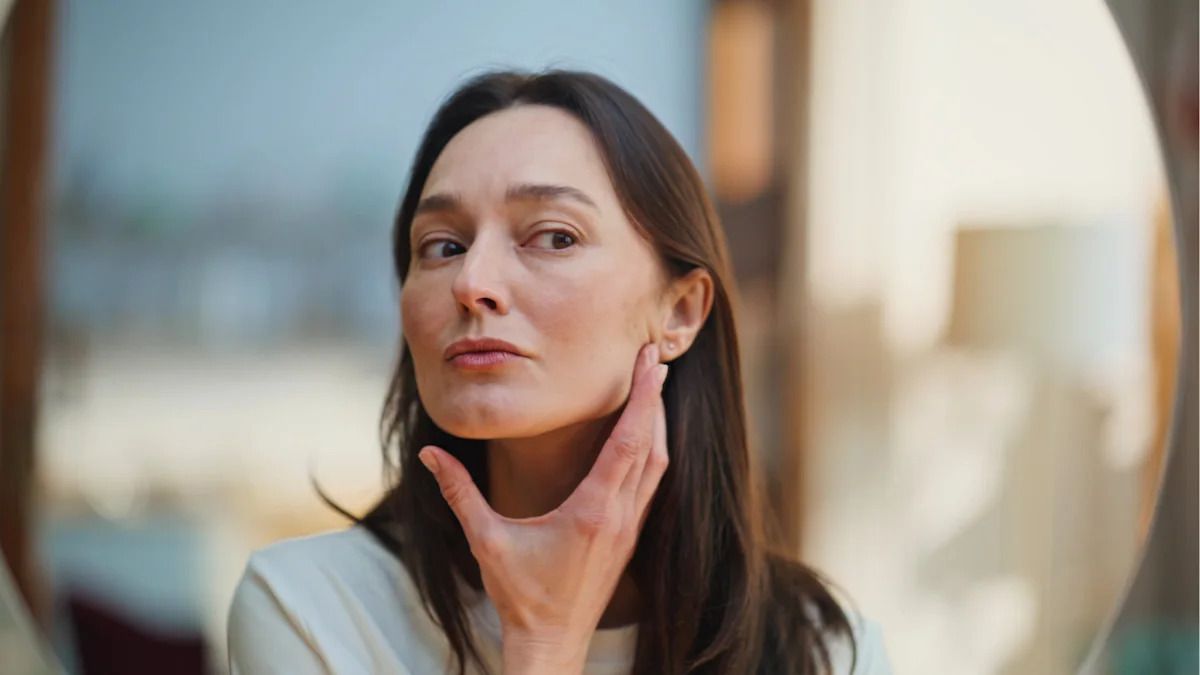 yahoolife's tweet photo. Is your skin angry at you? Your problem might actually be your routine — not the retinol. 

See the products dermatologists say people overdo most: https://t.co/aWVhghQy32 https://t.co/t7boUYOvri