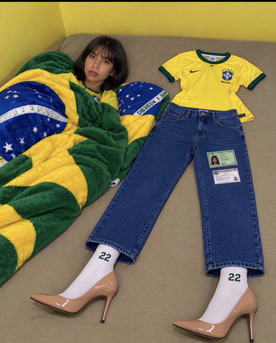 Vitoria_Max0666's tweet photo. GENTE, EU TÔ TÃO ANSIOSA QUE JÁ TÔ DORMINDO UNIFORMIZADA PRA DOMINGO 😂😭🇧🇷💚💛 ALGUÉM ME INTERNA ATÉ LÁ KKKKKKK https://t.co/2TyZJAurGK