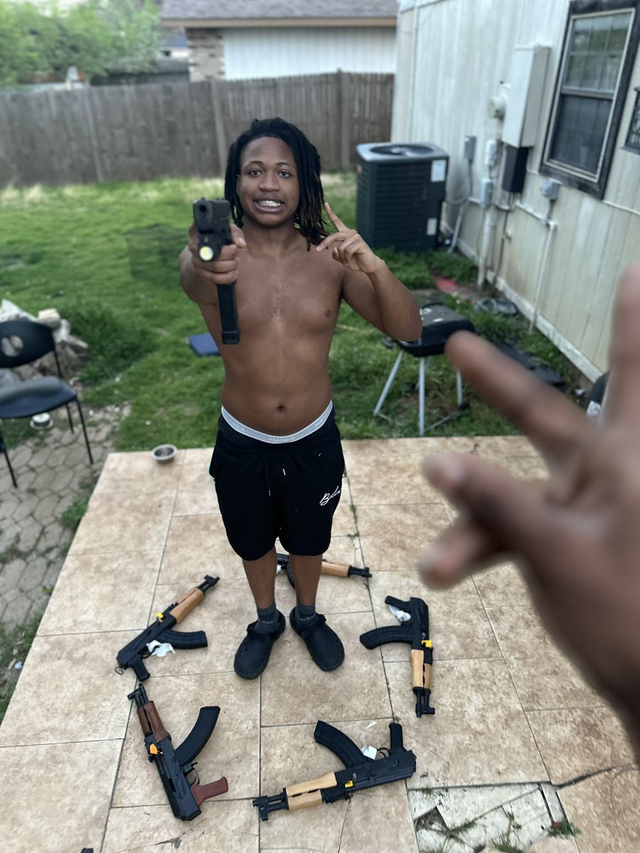 40resellez's tweet photo. Real drac god 👑 

#dtx #dallas #texas #fyp #fwtx #viral #links #sexy #content #brownskin #fracks https://t.co/vsZDEUMfuN
