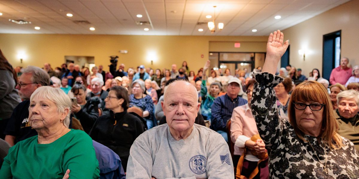 AlterNet's tweet photo. A Republican mayor lunged at his own constituents — and it is unclear what if anything the police will do about it."A seemingly routine Pemberton Township council meeting Wednesday night came to a dramatic close after Mayor Matthew Bianchini charged at someone in the audience,... https://t.co/iCIRyBs9P6