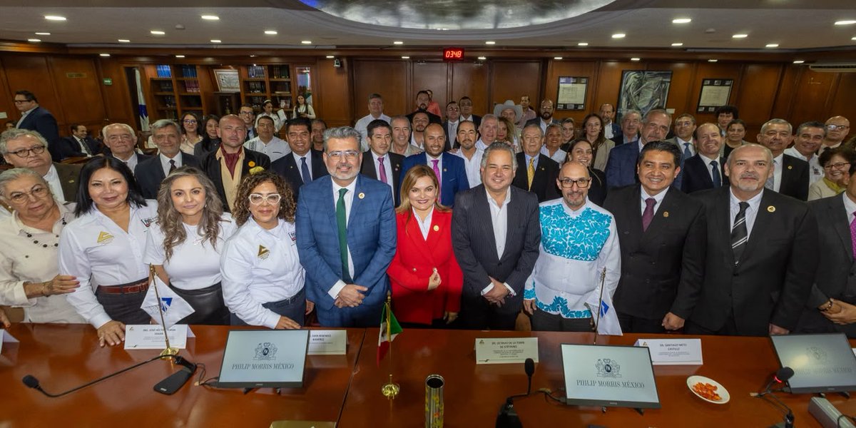 CONCANACO's tweet photo. 📍 Reuniones Institucionales | Octubre
 ¡El diálogo nos acerca y abre nuevas oportunidades!

En nuestras Reuniones Institucionales de octubre, contamos con la participación del maestro @SNietoCastillo, coordinador de la Defensa de la Transformación y la Soberanía en Querétaro, con quien compartimos un espacio de diálogo e intercambio de ideas junto a representantes del sector empresarial.