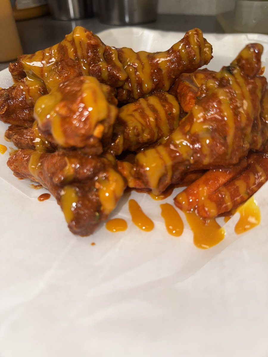Dexterslab901's tweet photo. 🔥#Memphis, Your Late-Night Wing Fix is Here 
Memphis DexterLab is back with the crispiest, juiciest wings in town—bold flavors, hot and fresh, just for you!  
📍 Neighborhood Walmart, 6990 E Shelby Dr.  
⏰ 8:00PM - 1AM
Don't miss out—come through and grab a plate! 🍗🔥#hotwings https://t.co/NCUUggpQ0A