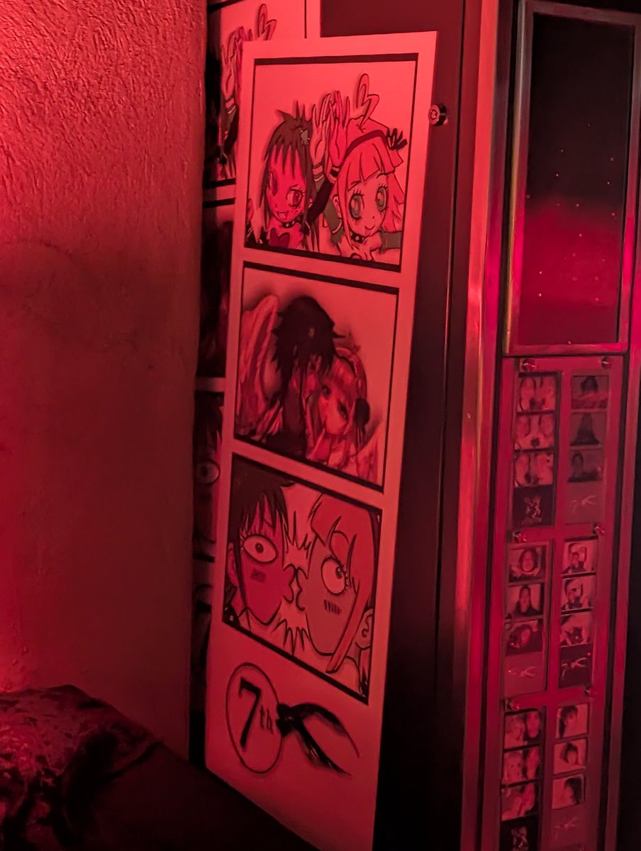 ThatRayven's tweet photo. Thank you to my bestie who make me walk 1000 miles and take me to a karaoke bar for vampires https://t.co/oS4M9uuFyz