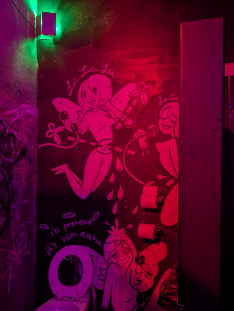 ThatRayven's tweet photo. Thank you to my bestie who make me walk 1000 miles and take me to a karaoke bar for vampires https://t.co/oS4M9uuFyz