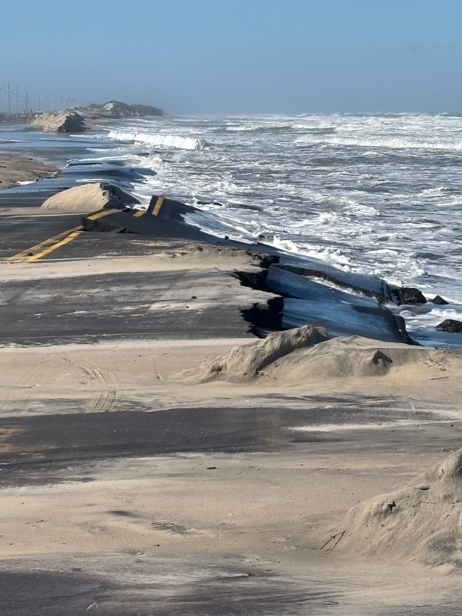 TimBuckleyWX's tweet photo. Quite a picture from the Outer Banks. https://t.co/U0b9jOHA7A