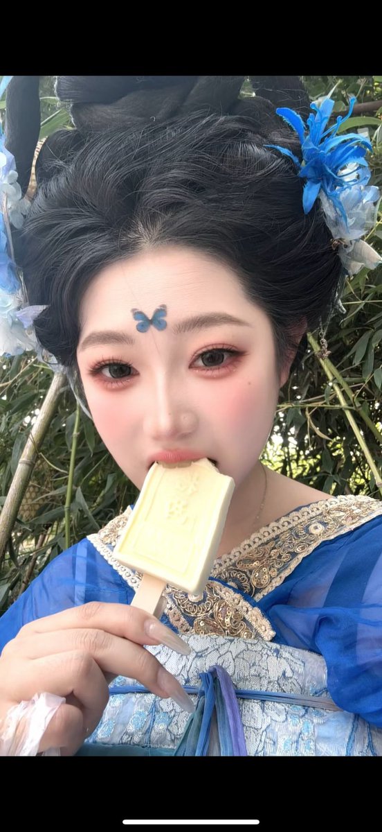 Lzkr666's tweet photo. 真正的若妻，认识好几年了
一直没下手，这次联系她很顺利
这次是在车里直接把脚偷玩了
开车到一片荒地，
在车里就褪去她的骚高跟
丝袜脚显露出来， https://t.co/TTqjbUZOYE