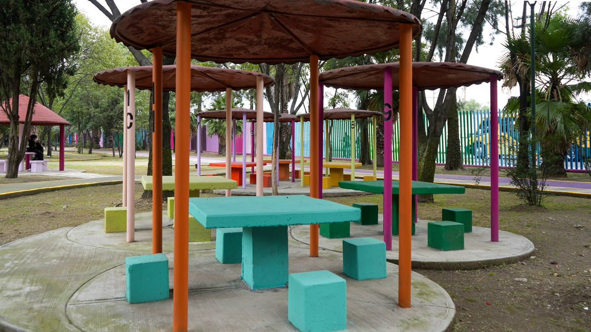 SOBSECDMX's tweet photo. Las labores incluyen poda de 12,950 m² de césped, plantación de 1,260 especies ornamentales, deshierbe de 1,140 m², descompactación de 450 m² de terreno y limpieza de áreas comunes. Además, se recolectaron residuos y se aplicaron 7,360 m² de pintura en mobiliario y muretes. https://t.co/sb7sBNyUBK