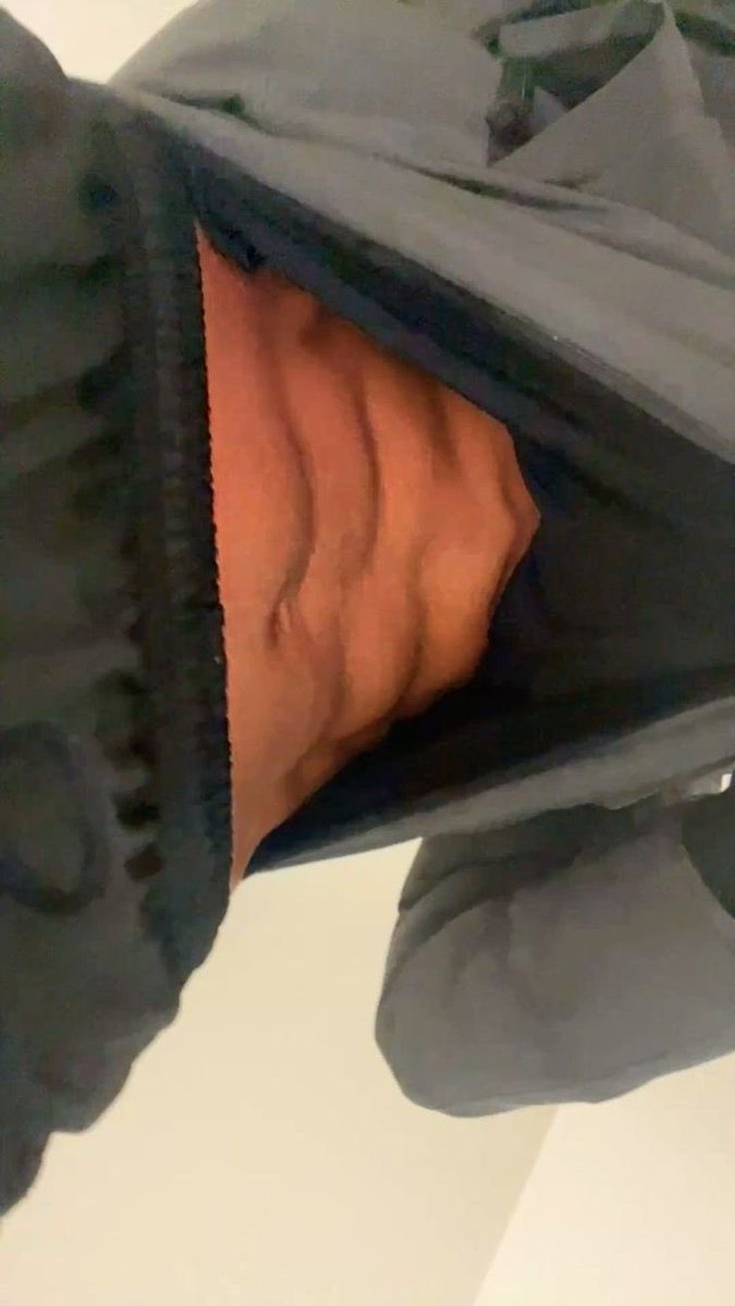 masteredartist's tweet photo. peek under my shirt #latino #nfsw #abs https://t.co/IxQEIqRlui