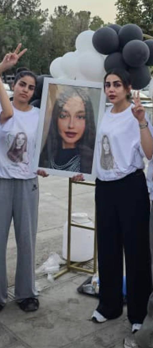 Samiraeiny's tweet photo. صدای خواهرام باشید، نگذارید ربوده شدنشون در سکوت بماند مریم عینی ۲۰ ساله وصفورا عینی ۲۵ ساله،دو خواهرامو جمهوری اسلامی ربوده و هیچ خبری از آنها نداریم😭ونمیدونم چی برسرشان اوردن ازتون خواهش میکنم همه جا منتشر کنید #سودا_اکرمی_فرد #صفورا_عینی#مریم_عینی#جاوید شاه https://t.co/hx6EUrhK1i