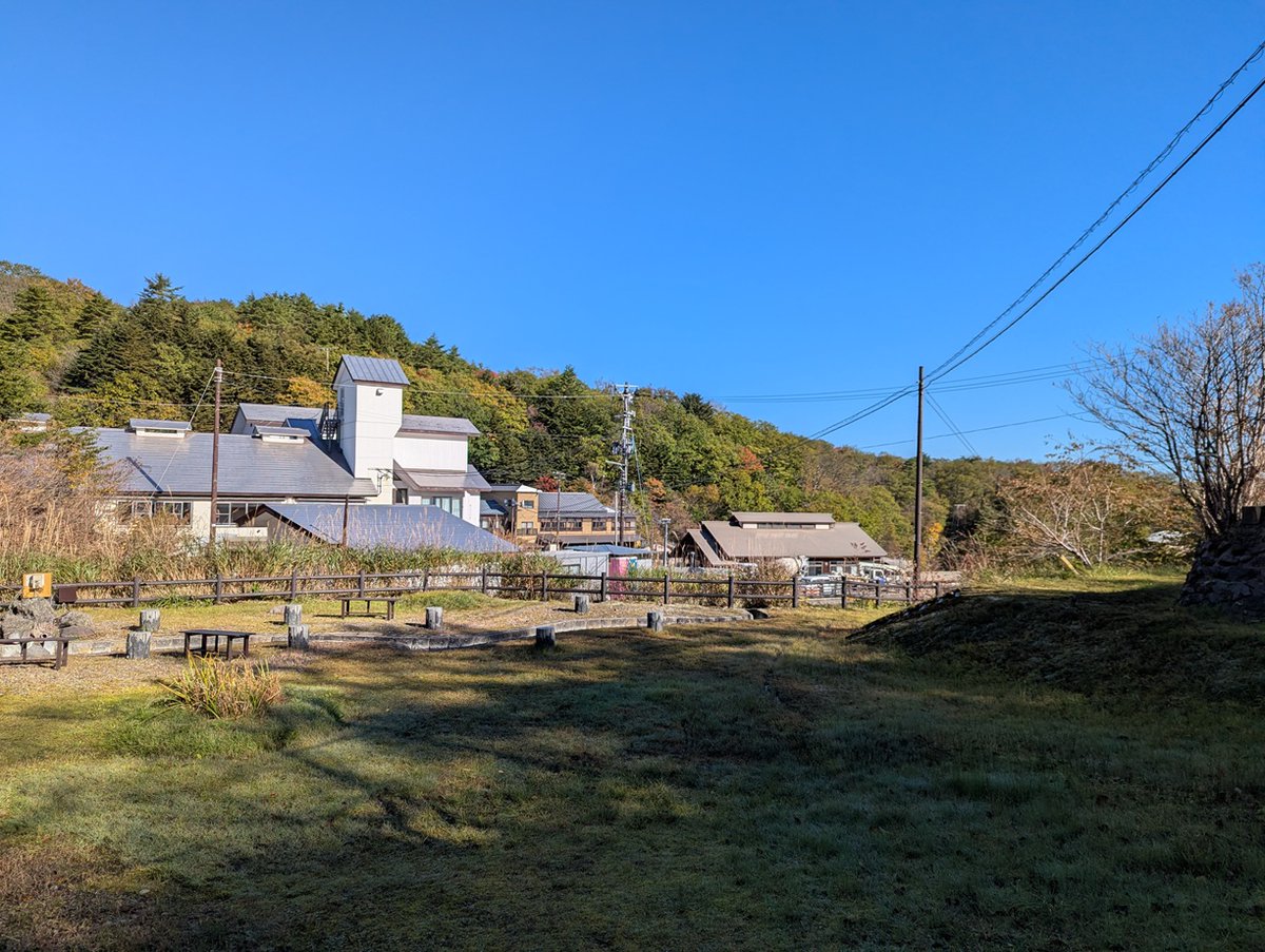 takayuonsen's tweet photo. 今朝の高湯温泉は晴れ。気温11.5℃、風は少しあります。
磐梯吾妻スカイライン頂上の浄土平は晴、気温は6.3℃。
共同浴場あったか湯は改修工事のため休館中です。
 #高湯温泉 #天気 #ライブカメラ https://t.co/wcwb7dfLAg