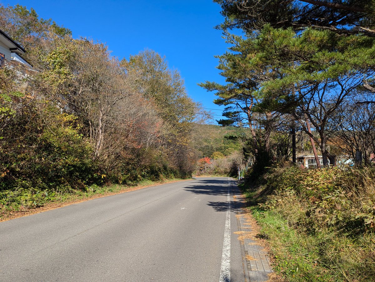 takayuonsen's tweet photo. 今朝の高湯温泉は晴れ。気温11.5℃、風は少しあります。
磐梯吾妻スカイライン頂上の浄土平は晴、気温は6.3℃。
共同浴場あったか湯は改修工事のため休館中です。
 #高湯温泉 #天気 #ライブカメラ https://t.co/wcwb7dfLAg