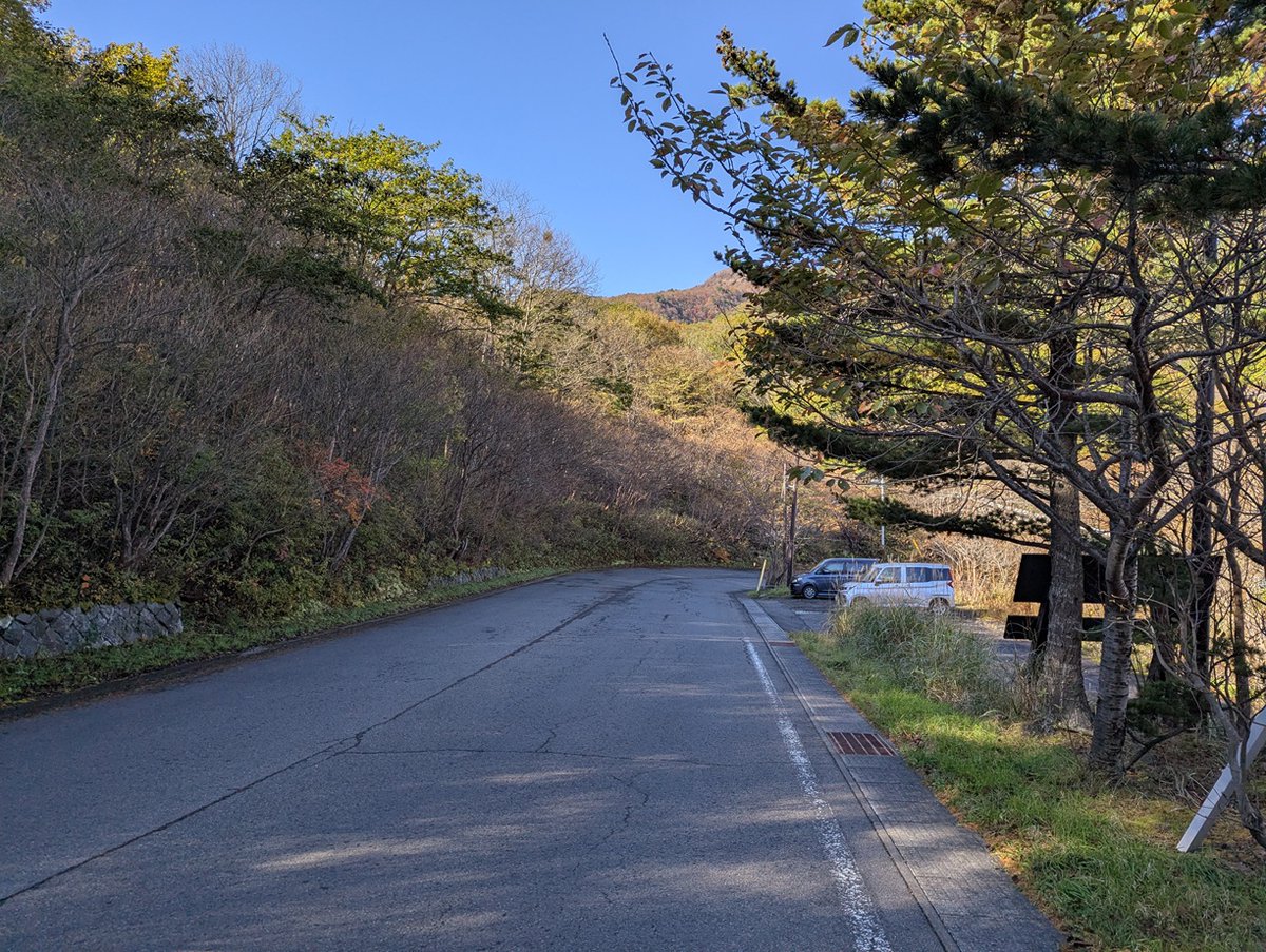 takayuonsen's tweet photo. 今朝の高湯温泉は晴れ。気温11.5℃、風は少しあります。
磐梯吾妻スカイライン頂上の浄土平は晴、気温は6.3℃。
共同浴場あったか湯は改修工事のため休館中です。
 #高湯温泉 #天気 #ライブカメラ https://t.co/wcwb7dfLAg
